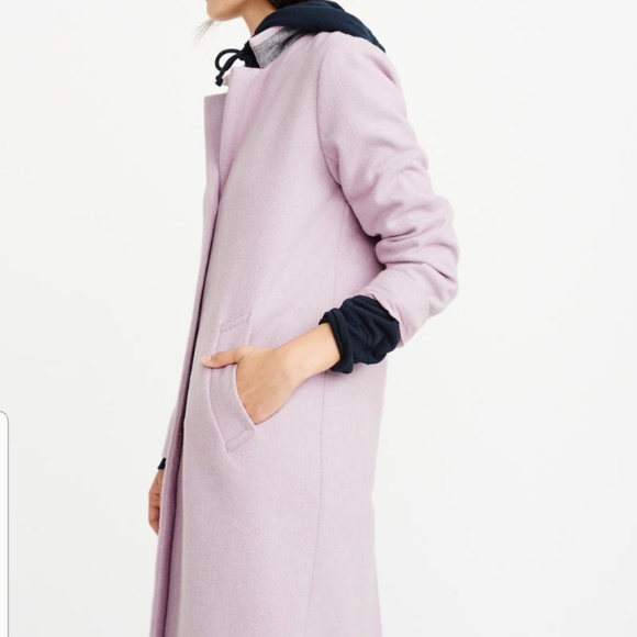 Abercrombie & Fitch - Picture 3 of 8